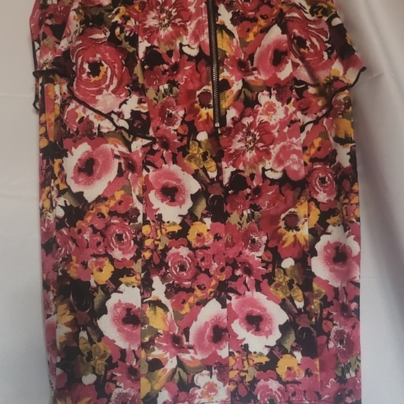 Flower pencil skirt with hip fringe. small. - Picture 4 of 9